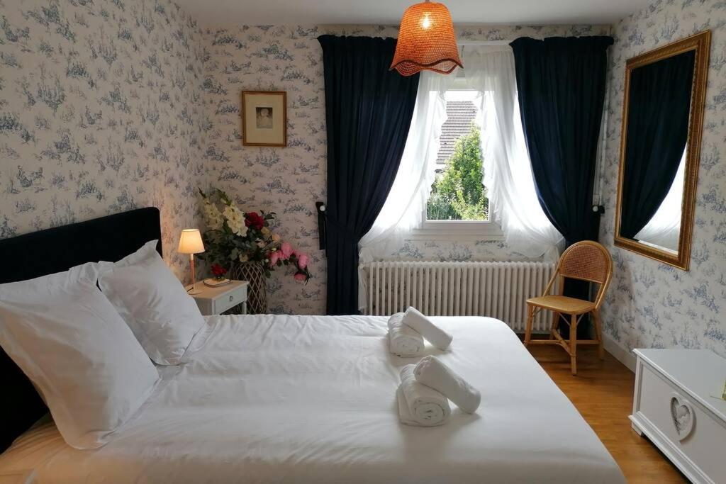 Maison Bayeux: Charming Garden Retreat Near City Centre Exterior photo