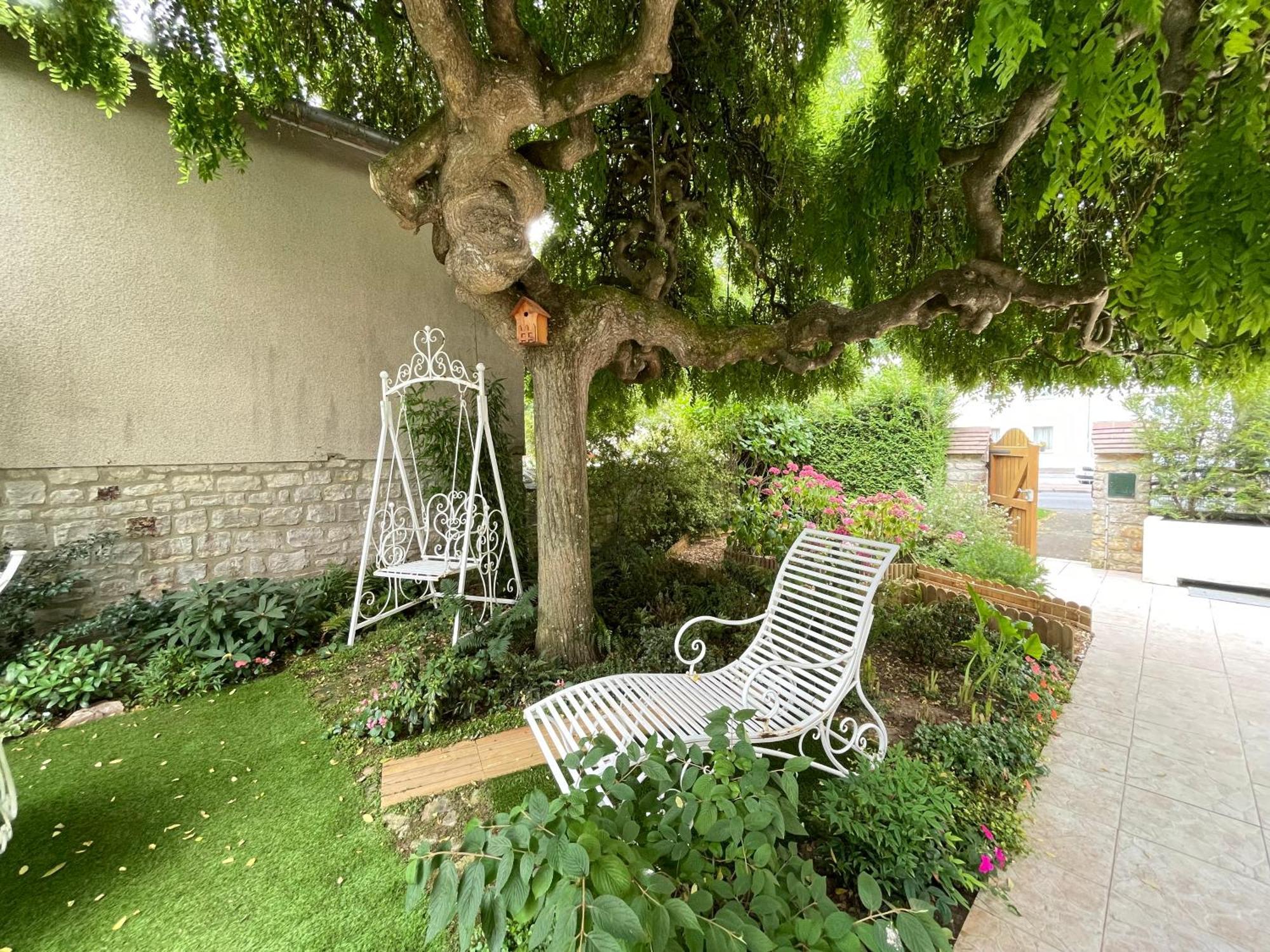 Maison Bayeux: Charming Garden Retreat Near City Centre Exterior photo