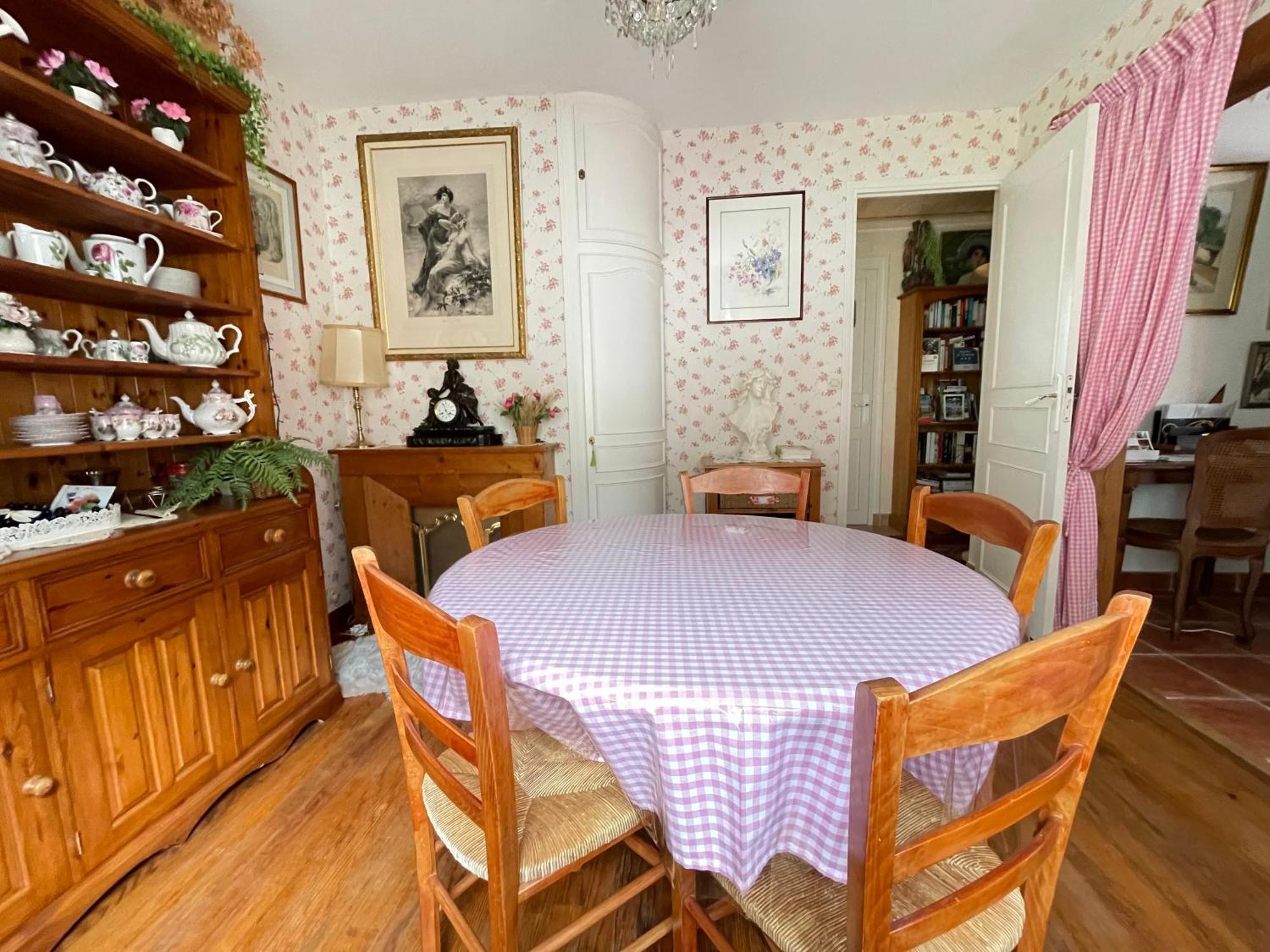 Maison Bayeux: Charming Garden Retreat Near City Centre Exterior photo