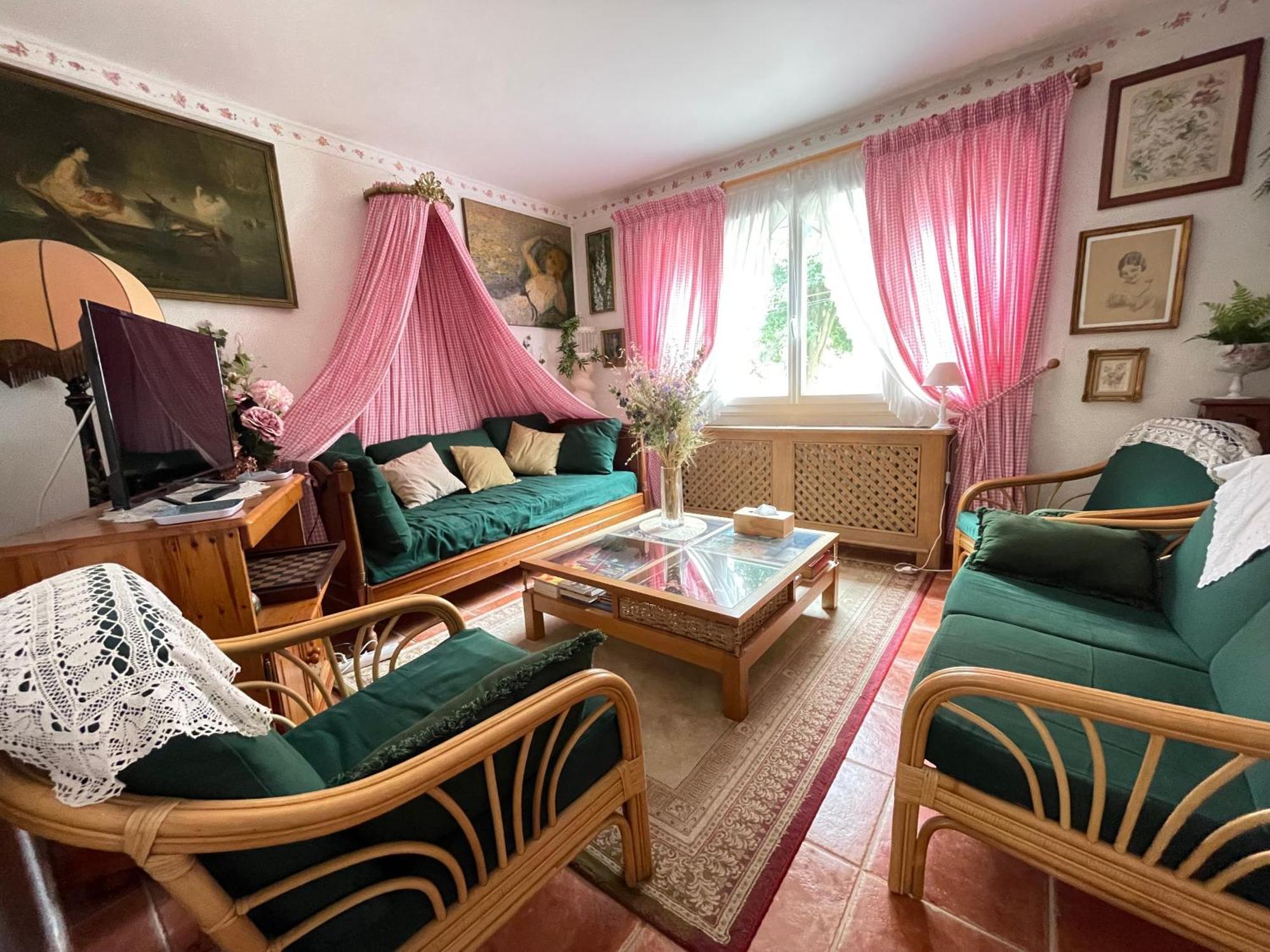 Maison Bayeux: Charming Garden Retreat Near City Centre Exterior photo